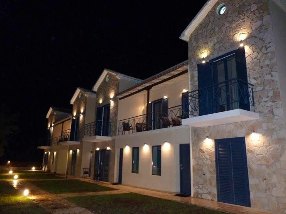 Ilianthos Apartments & Studios 米克罗斯雅洛斯 外观 照片